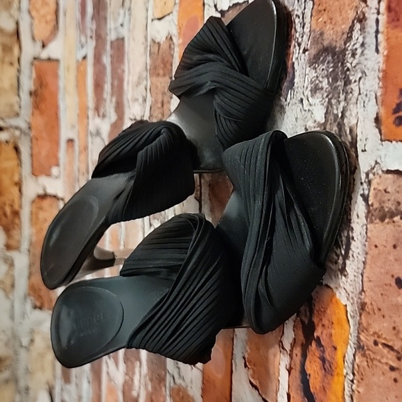 Gucci  Silk Ribbon Slip On Heels Size 7B - Picture 2 of 12